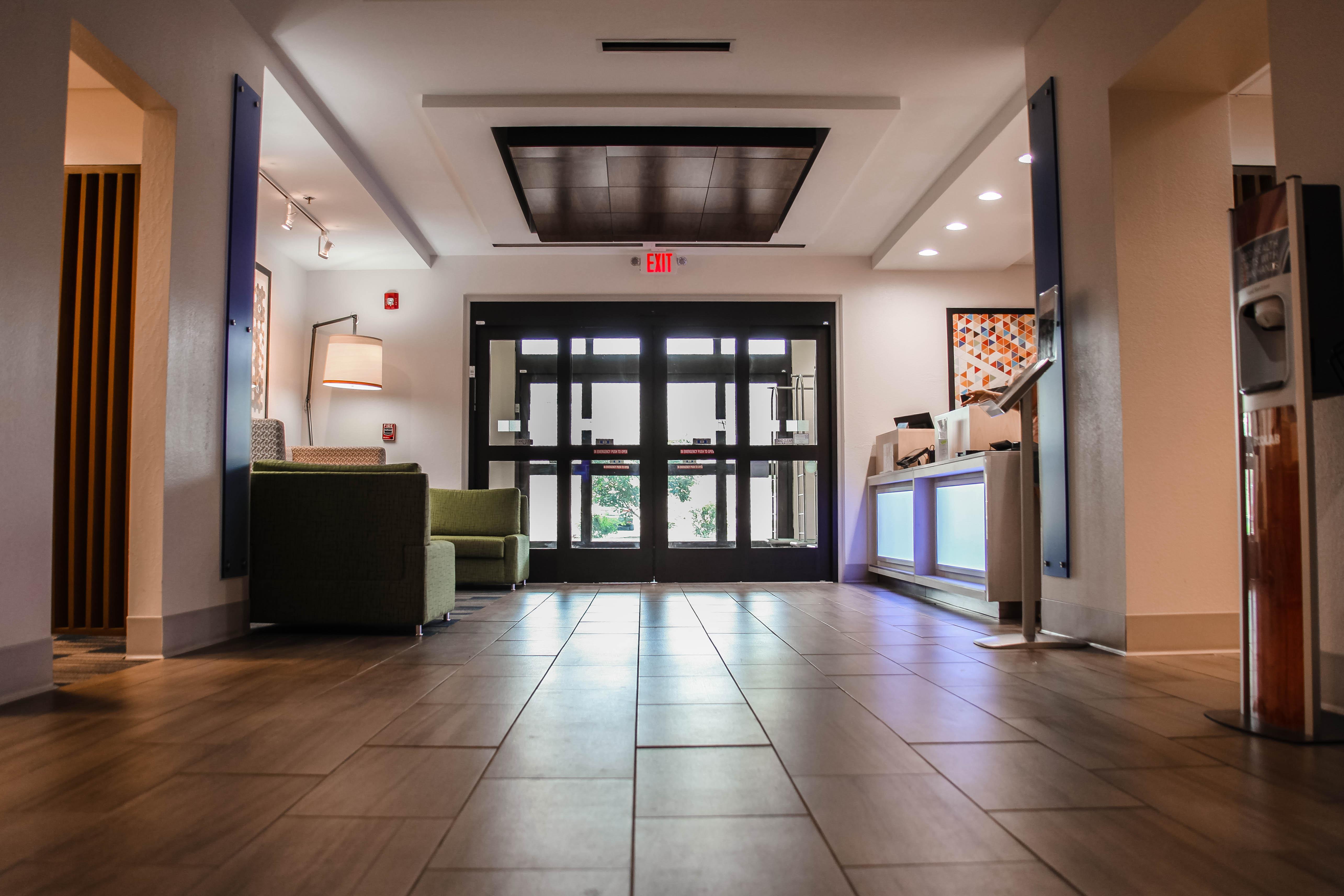 Holiday Inn Express Hotel & Suites Athens By Ihg Exterior photo
