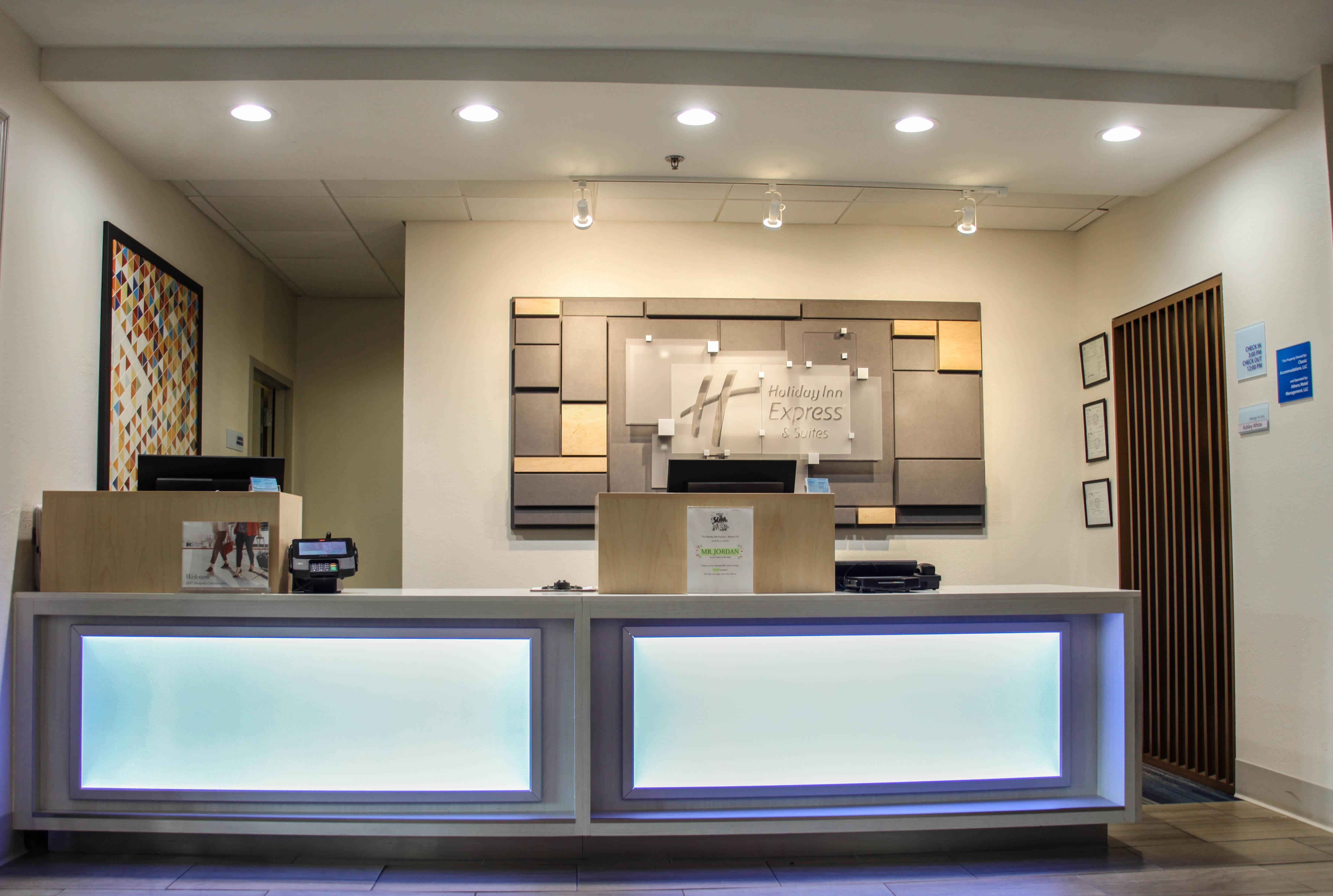 Holiday Inn Express Hotel & Suites Athens By Ihg Exterior photo