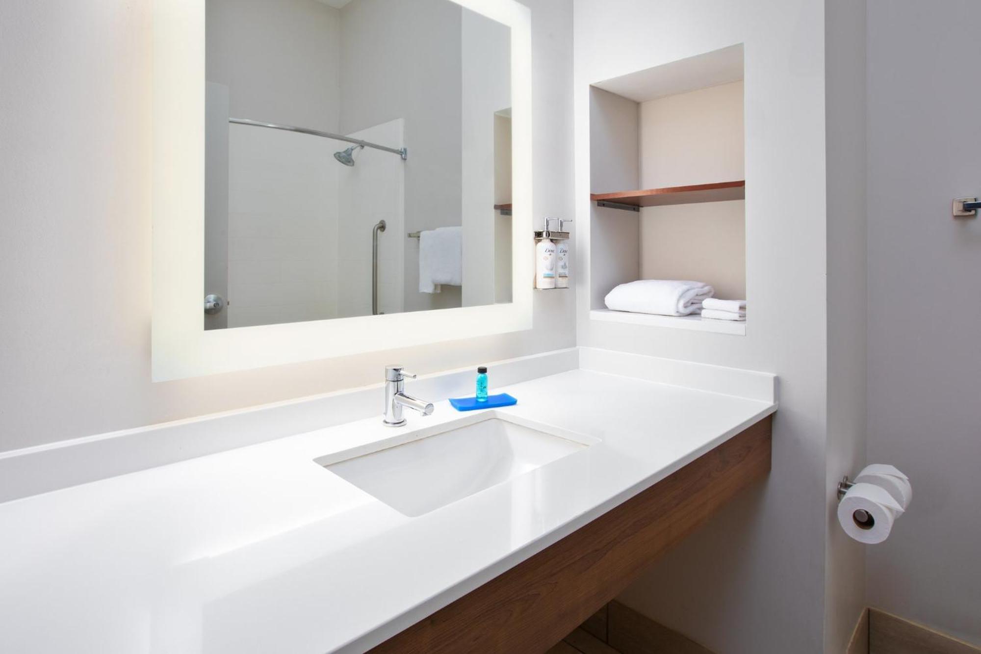 Holiday Inn Express Hotel & Suites Athens By Ihg Exterior photo