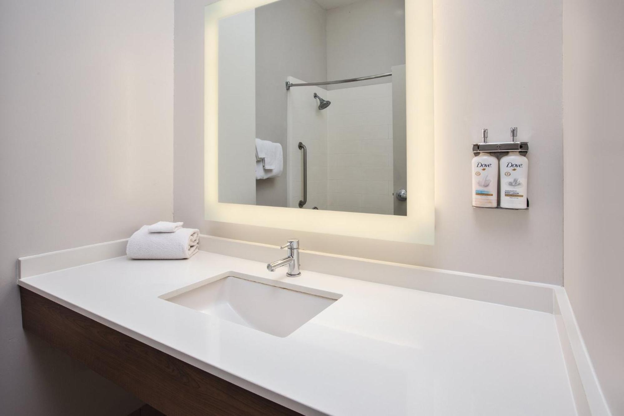 Holiday Inn Express Hotel & Suites Athens By Ihg Exterior photo